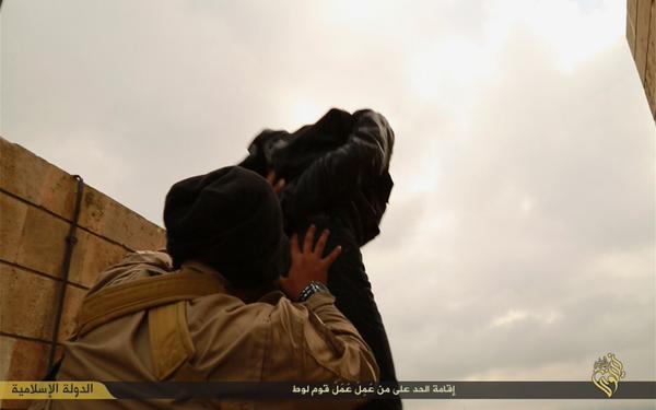Shocking images: ISIS hunts down gay men and stones women for adultery? (+18) geotv.ge